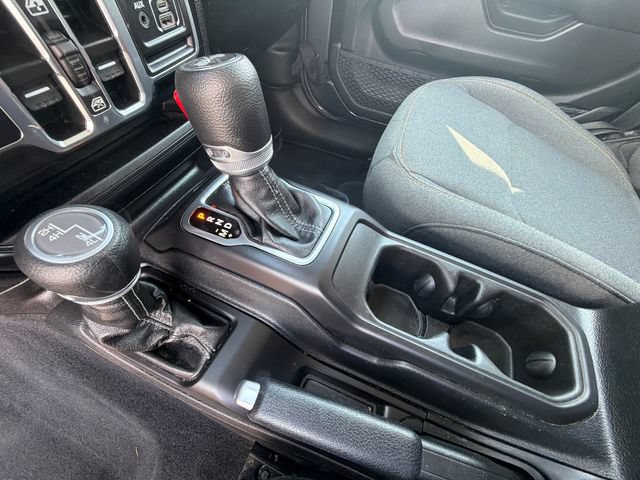 Used 2025 Jeep Wrangler Unlimited Sport AWD/4WD image 32