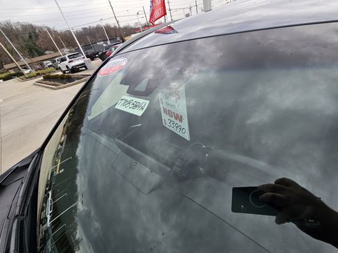 Certified 2023 Toyota Venza Limited image 16