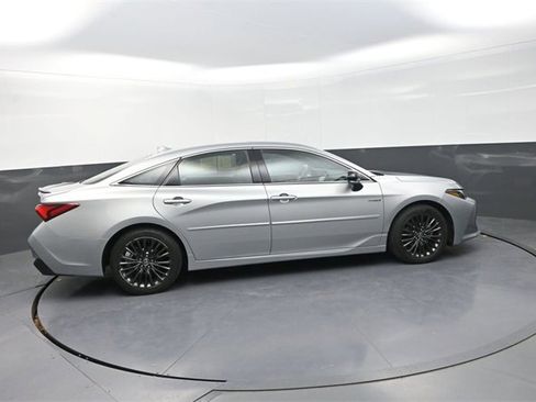 Used 2021 Toyota Avalon XSE image 8