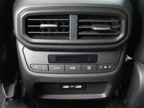 Used 2023 Honda Pilot Touring image 19