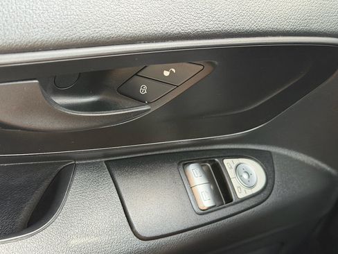 Used 2016 Mercedes-Benz Metris Passenger image 17