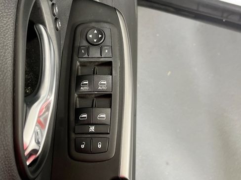 Used 2022 Jeep Cherokee Limited AWD/4WD image 17