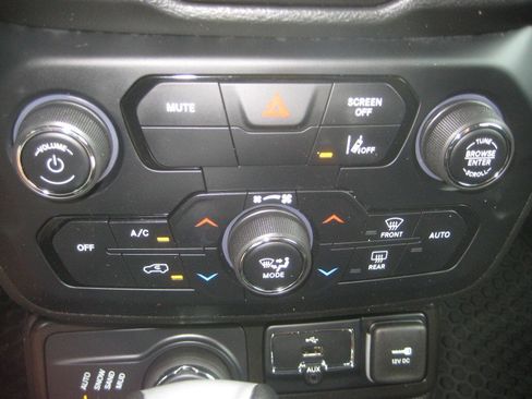 Used 2023 Jeep Renegade Latitude image 21