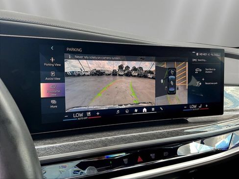Used 2024 BMW i7 xDrive60 AWD/4WD image 14