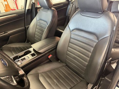 Used 2018 Ford Fusion SE w/ Fusion SE Technology Package FWD image 18