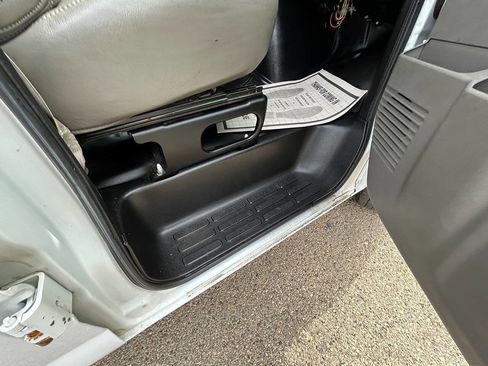 Used 2019 Chevrolet Express 2500 w/ Driver Convenience Package RWD image 40