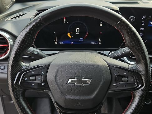 Used 2025 Chevrolet Trax RS w/ Driver Confidence Package image 18