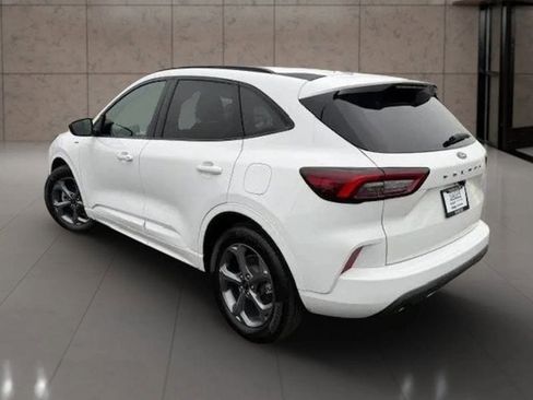 Used 2023 Ford Escape ST-Line image 2