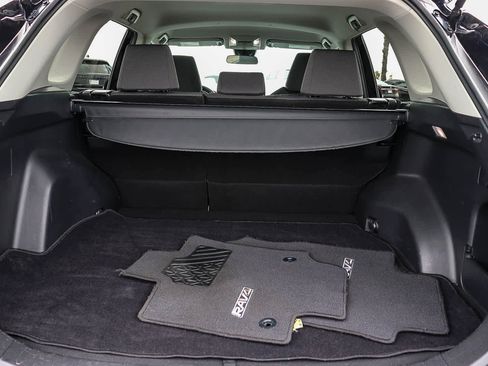 Used 2022 Toyota RAV4 XLE w/ Carpet Mat Package (TMS) AWD/4WD image 23