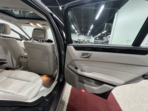 Used 2016 Mercedes-Benz E 350 4MATIC Sedan image 36
