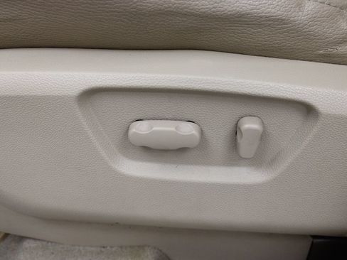 Used 2009 Saturn Vue XR w/ Premium Trim Package FWD image 17