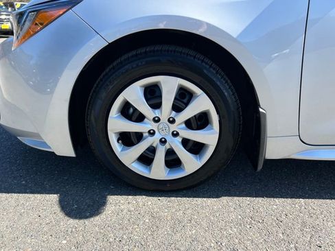 Used 2025 Toyota Corolla LE FWD image 30