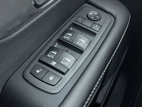 New 2026 Chrysler Voyager LX image 22