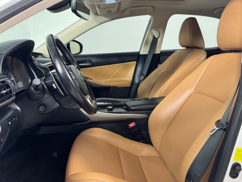 Used 2018 Lexus IS 300 AWD w/ Comfort Package image 10