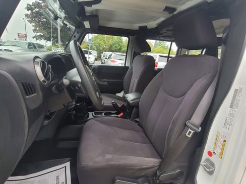 Used 2013 Jeep Wrangler Unlimited Sport image 9