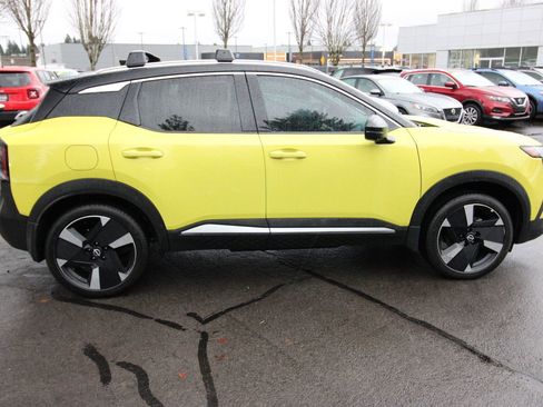 Used 2025 Nissan Kicks SR image 2