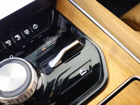 Used 2022 Jeep Grand Wagoneer Series III w/ Rear Seat Video Group 1 image 33