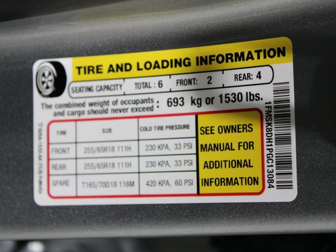 Used 2023 Ford Explorer XLT AWD/4WD image 38