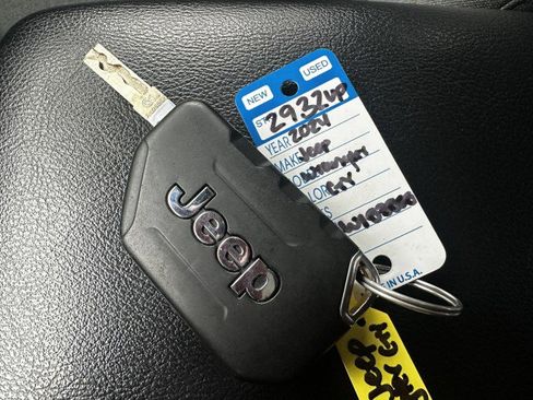 Used 2024 Jeep Wrangler Sport image 32