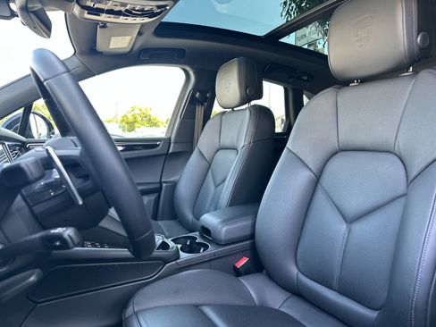 Used 2026 Porsche Macan AWD/4WD image 5