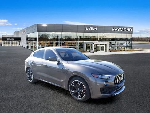 Used 2018 Maserati Levante GranLusso AWD/4WD image 10