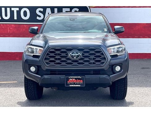 Used 2022 Toyota Tacoma TRD Off-Road AWD/4WD image 3