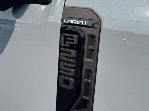 New 2026 Ford F250 Lariat w/ Black Appearance Package AWD/4WD image 10