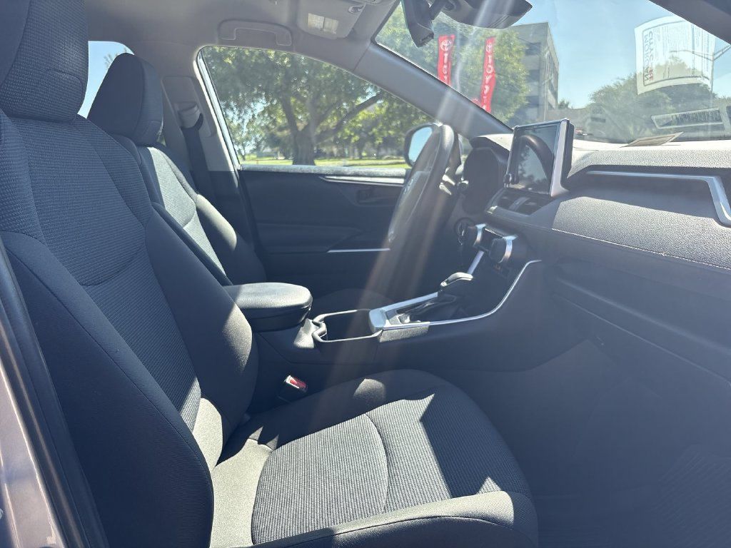 Used 2023 Toyota RAV4 LE FWD image 31