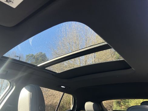 New 2026 Chevrolet Equinox EV LT image 32