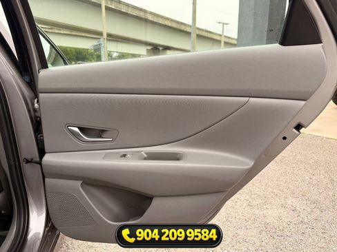 Used 2024 Hyundai Elantra SEL FWD image 31