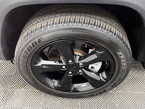 Used 2023 Jeep Grand Cherokee L Laredo image 15