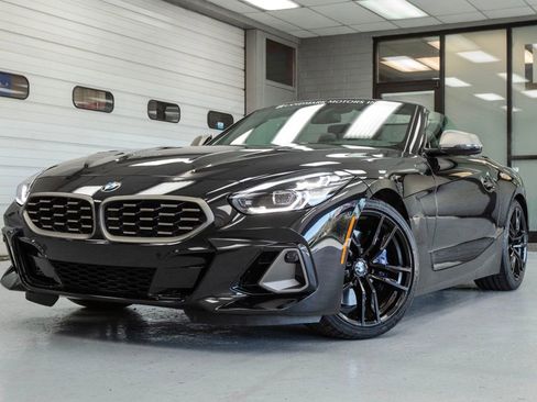 Used 2023 BMW Z4 M40i w/ Driving Assistance Package image 2