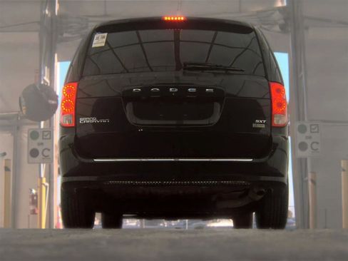 Used 2017 Dodge Grand Caravan SXT FWD image 7