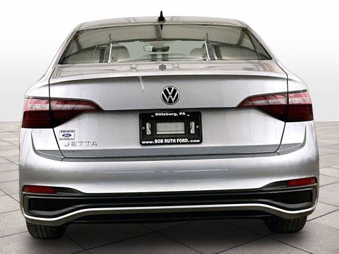 Used 2024 Volkswagen Jetta Sport FWD image 4