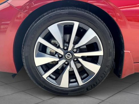 Used 2021 Nissan Sentra SV w/ SV Premium Package image 10