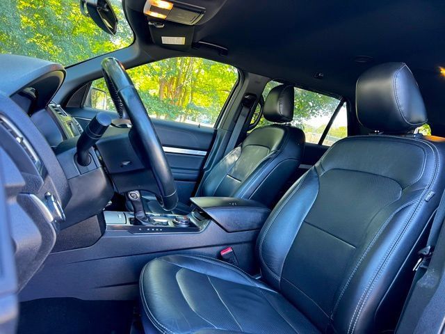 Used 2019 Ford Explorer XLT w/ Equipment Group 202A AWD/4WD image 19