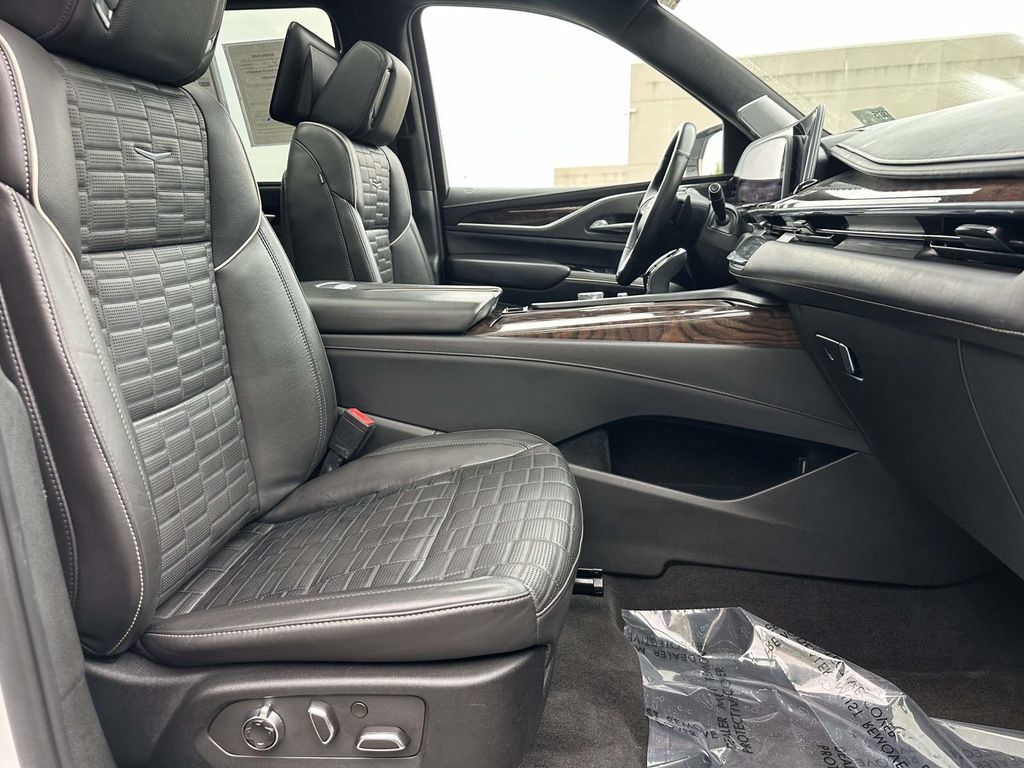 Used 2023 Cadillac Escalade Sport Platinum AWD/4WD image 7