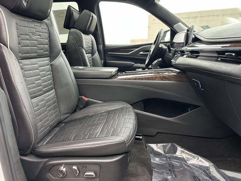 Used 2023 Cadillac Escalade Sport Platinum AWD/4WD image 7