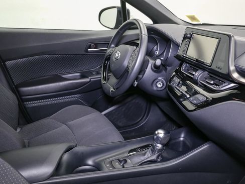 Used 2018 Toyota C-HR XLE FWD image 17