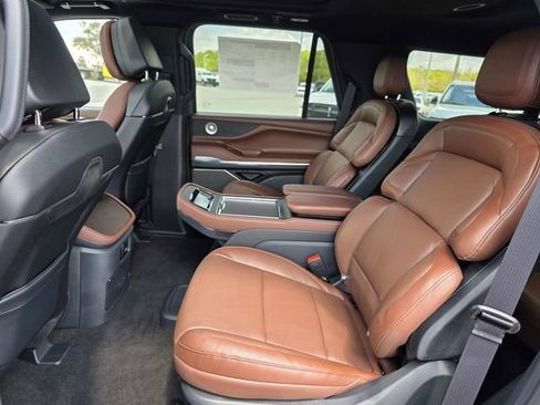 New 2026 Lincoln Navigator Reserve image 7
