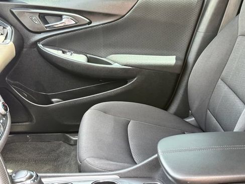 Used 2020 Chevrolet Malibu LT FWD image 11