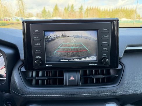 Used 2021 Toyota RAV4 XLE image 22