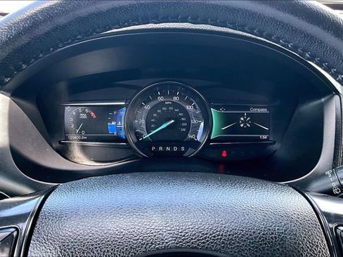 Used 2017 Ford Explorer XLT w/ Equipment Group 202A FWD image 12