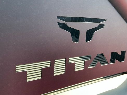 Used 2024 Nissan Titan SV w/ SV Bronze Edition Package image 11