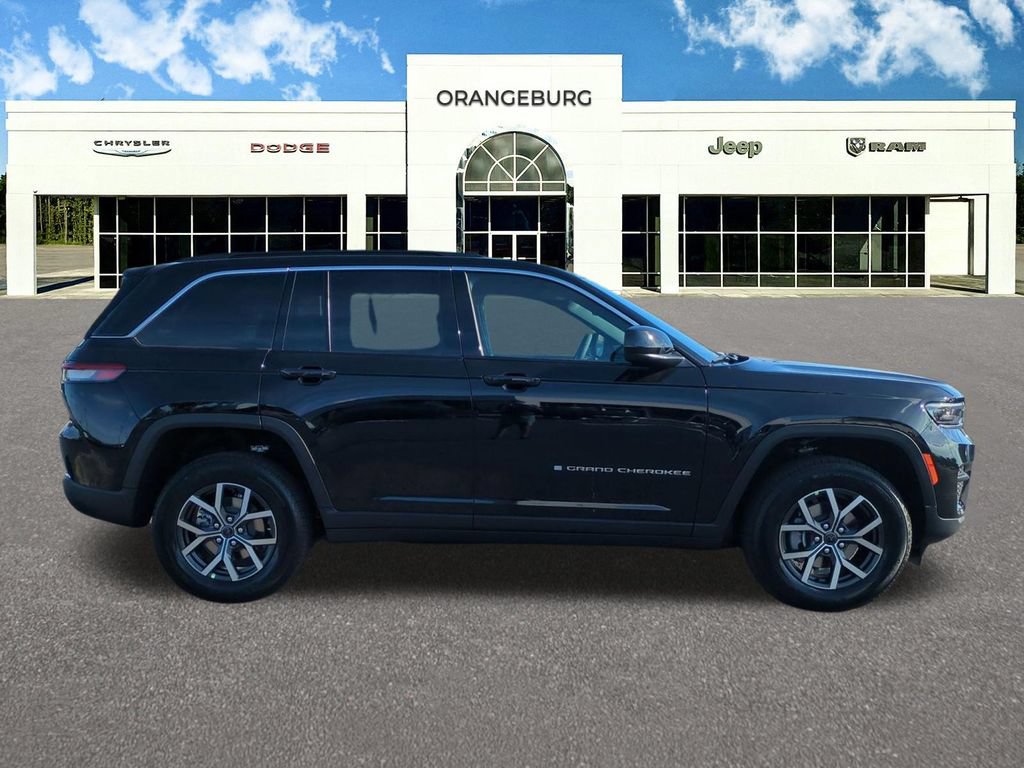 New 2027 Jeep Grand Cherokee Laredo X RWD image 9