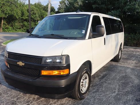 Used 2024 Chevrolet Express 3500 LS RWD image 3