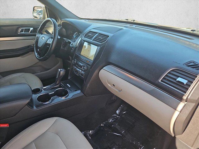 Used 2018 Ford Explorer XLT w/ Equipment Group 202A FWD image 24