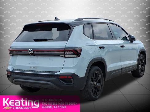 Used 2025 Volkswagen Taos SE FWD image 6