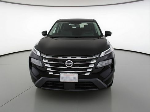 Used 2025 Nissan Rogue SV image 2