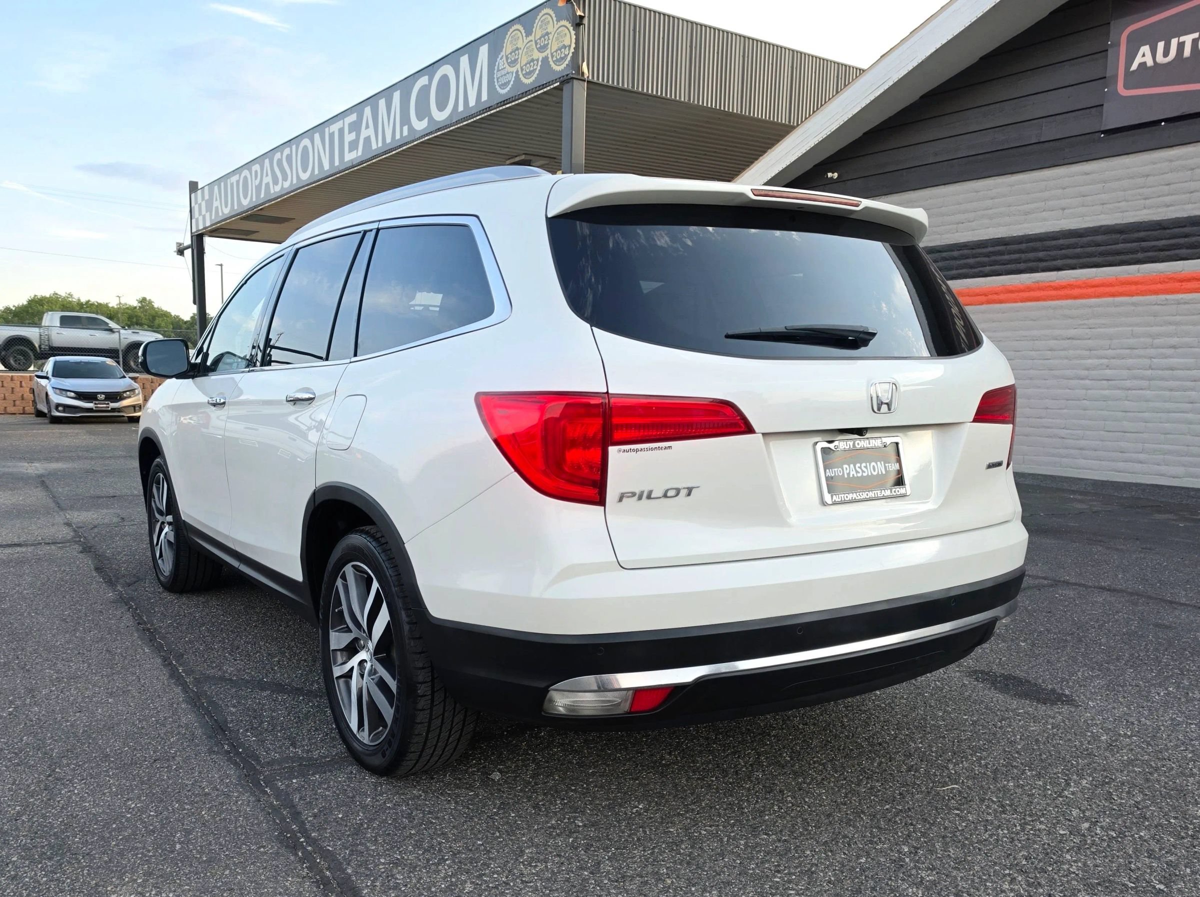 Used 2018 Honda Pilot Touring image 3